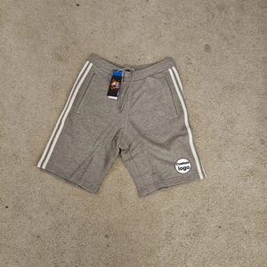 ชุดเซ็ตสองชิ้นสำหรับผู้ชาย ปี 2025 เสื้อยืดและกางเกงขาสั้นสั่งทำพิเศษ สีเทา ไซส์เล็ก **ของใหม่พร้อมป้ายแท็ก** - Product Image 3