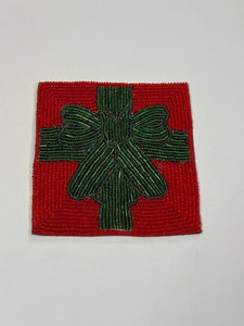 Set de table carré en tissu tissé artisanal, écologique, moderne, rouge, orné de perles, avec motif de nœud vert, pour Noël - Product Image 1