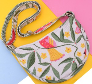 Sac bandoulière en coton matelassé fait main, imprimé floral et oiseaux, sac à bandoulière bohème, sac à main léger pour tous les jours, cadeau pour elle - Product Image 1