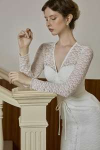 Robe pour femme, col en V, en coton, mi-longue, en dentelle, nouvelle robe élégante, classique, féminine, Vietnam VIVIAN, robe classique avec fente avant KD51 - Product Image 2