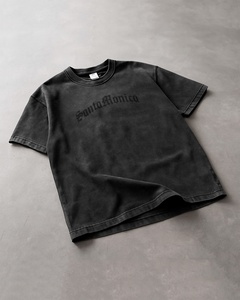 T-shirts noirs vierges délavés à l'acide de haute qualité en gros, avec logo personnalisé imprimé en relief ou sérigraphié, style vintage délavé au soleil, épaules tombantes - Product Image 1