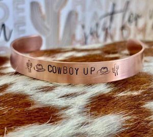 Bracelet en cuivre fait main avec motif de cowboy occidental estampé, bijou en métal tendance au design exquis - Product Image 1