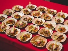 Assiettes durables en feuilles de palmier pour la restauration moderne, 6 pouces, forme carrée, vaisselle jetable naturelle en Areca pour événements et traiteurs - Product Image 1