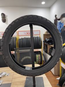 Hot Selling 2026 New High Performance KUMA K527 Tubeless Rubber <b>Motorcycle</b> <b>Tire</b> 110/90-16 Black Vietnam 12 Months Warranty - Product Image 3