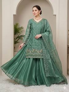 Conjunto de Salwar Kameez Indio-Pakistaní de Seda Bordada en Morado, con Dupatta Larga y Voluminosa, para Bodas y Fiestas - Product Image 2
