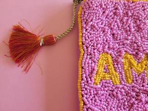 กระเป๋าใส่เหรียญลูกปัดทำมือสีสันตามสั่ง TIMELESS CRAFT สำหรับผู้หญิง - ดีไซน์ทันสมัยจากอุตรพัฒนาการ - Product Image 3