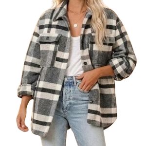 Chaqueta de punto a cuadros blanca y negra para mujer, de manga larga, con botones frontales, estilo oversize, informal, personalizada OEM - Product Image 3