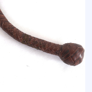 Látigos de cuero tradicionales hechos a mano con diseño trenzado, artesanía premium, ideales para colección, exhibición y uso en exteriores. - Product Image 6