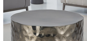 Mesa de Centro Moderna Hecha a Mano con Diseño Martillado Antiguo para un Espacio de Vida Lujoso - Product Image 5