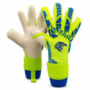 Gants de gardien de but personnalisés avec une forte adhérence, un design respirant et une sangle de poignet réglable pour l'entraînement et les matchs. - Product Image 1