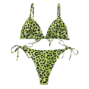 Ensemble de bikini imprimé léopard pour femme, haut triangle à col halter, bas à volants et liens latéraux, maillot de bain extensible imprimé numérique en Spandex/Nylon - Product Image 2