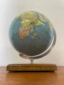 ลูกโลกโลหะตีขึ้นรูปด้วยมือ พร้อมผิวสัมผัสแบบขัดเงาและลวดลายตารางที่ประณีต เหมาะสำหรับตกแต่งบ้านอย่างมีระดับ - Product Image 3