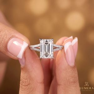 Anillo de Diamante Cultivado en Laboratorio con Corte Esmeralda y Banda Pavé en Oro Blanco de 14K/18K, Joyería Nupcial Personalizada - Product Image 5