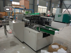 Machine <span class=keywords><strong>d</strong></span>'<span class=keywords><strong>emballage</strong></span> de boîtes de mouchoirs en papier entièrement automatique à grande vitesse avec certification CE - Product Image 3