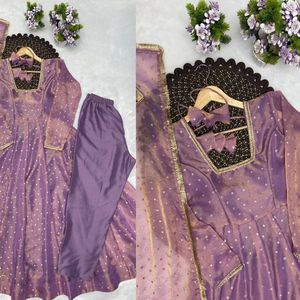 Ensemble de robe longue entièrement cousue en tissu doux NC Moss Butty avec pantalon en micro-coton épais et dupatta à bordure en dentelle pour femme - Product Image 3
