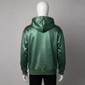 Sudadera con Capucha Premium para Hombre en Verde Metálico con Acabado Satinado, Bolsillo en Bronce en Contraste, Sudadera de Lujo para Streetwear, Tejido Liso y Brillante - Product Image 5