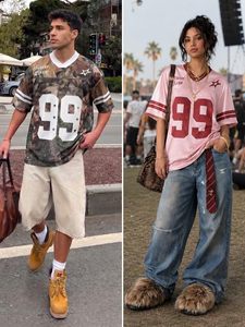 เสื้อยืดโอเวอร์ไซส์ คอวี สตรีทแวร์ ลายกราฟิก เสื้อเจอร์ซีย์ผู้ชาย สไตล์เรโทร ฮิปฮอป ผ้าตาข่าย เสื้อท็อปฤดูร้อน - Product Image 3
