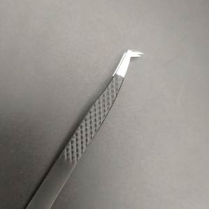 Pinza para Pestañas de Acero Inoxidable con Punta Dentada - Pinza de Alta Calidad para Uso en Salón, Logotipo Personalizado y Marca Privada Disponibles - Product Image 4