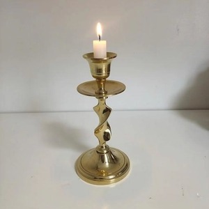 Elegante Portavelas con Diseño de Cuello Retorcido, Soporte de Metal Dorado para Velas, Centro de Mesa para una Cena Elegante - Product Image 1