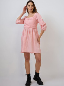 Vestido Formal Color Durazno, Corte Ajustado y Evase, Mangas Abullonadas Tres Cuartos, Largo hasta la Rodilla, Tela de Chifón Floral para Mujer - Product Image 4