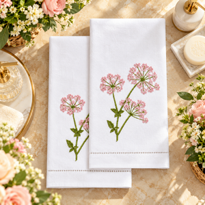 Serviettes d'invité en coton blanc brodées à la machine de qualité supérieure, motif floral rose élégant, serviette décorative pour la maison et les mariages - Product Image 1