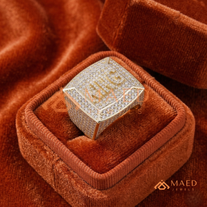 แหวนตัวอักษร KING ชุบทอง 18K |   เหรียญสี่เหลี่ยมจตุรัสประดับเพชร |   เครื่องประดับฮิปฮอปสีทองเหลืองสำหรับผู้ชาย - Product Image 3