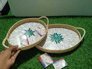 Ensemble de plateau en rotin rond incrusté de nacre de luxe abordable, fabriqué à la main, idéal pour le service élégant, la décoration intérieure et les cadeaux de fête - Product Image 5