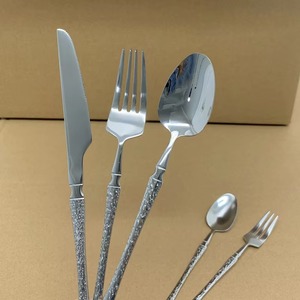 Juego de cubiertos de acero inoxidable personalizables más demandado, una opción práctica para cocinas y comedores modernos. - Product Image 6