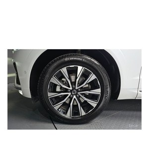 Volvo XC60 B5 Ultimate 2023 avec conduite à gauche, boîte automatique, sièges en cuir, caméra de recul, seulement 23 425 km parcourus - Product Image 5