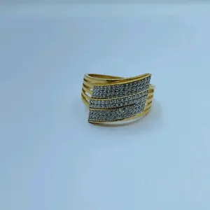 Anillo de Diamantes de Oro de Diseño, Estilo Superpuesto Ancho con Piedras Brillantes, Joyería Fina Moderna para Mujer - Product Image 3
