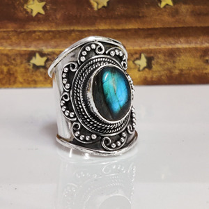 Bague en labradorite naturelle, bijoux en pierres précieuses faits à la main, bague en pierre à reflets bleus, cadeau unique pour femmes - Product Image 2