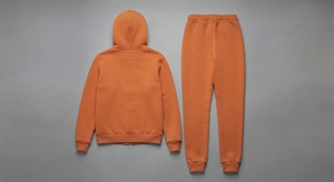 Conjunto Deportivo Informal de Dos Piezas, Sudadera con Capucha y Pantalones Jogger, Mezcla de Algodón Grueso Color Naranja, con Cierre - Product Image 3