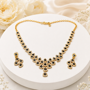 Conjunto de Collar Triangular de Diseño en Oro de 14K de Lujo con Pendientes a Juego, Joyería Moderna para Novias, Fiestas y Bodas, Regalo para Mujer - Product Image 1