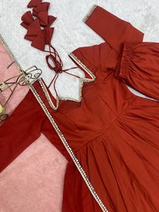 Anarkali de tela Chanderi de seda romana pura, completamente acampanado, con conjunto de dupatta, listo para usar. - Product Image 5