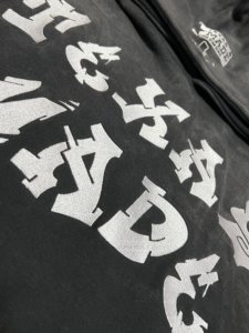 Novedad: Sudadera con capucha de 500 g/m² con bordado personalizado, apliques de estilo vintage, corte y confección oversize, efecto lavado a la piedra y ácido, estilo cropped. - Product Image 2