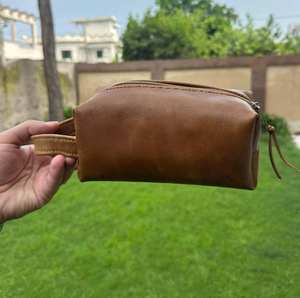 Bolsa de Viaje para Cosméticos de Cuero Genuino para Hombre con Cierre de Cremallera, Duradera y Resistente al Agua - Product Image 1