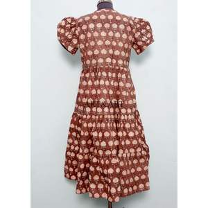 Robe midi bohème en coton lavable et écologique à imprimé floral, faite à la main, à manches courtes, pour femme, style décontracté, coupe trapèze, idéale pour l'été et la plage - Product Image 6