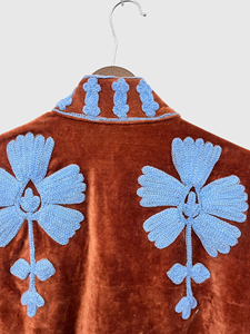 Chaqueta de Terciopelo con Bordado Floral a Mano, Manga Larga, Cuello Mao, Talla Grande, Estilo Otoñal para Mujer - Product Image 3