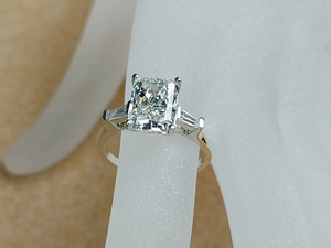 Unique quality 2.5 carat radiant Cut Diamond Engagement Ring in 18K Yellow Gold Vintage Style Women's Jewelry - Product Image 4