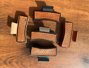 Nouvelle arrivée vente chaude Western élégant à la main usiné en cuir gravé pinces à cheveux en cuir griffe accessoires de cheveux pour les femmes - Product Image 4