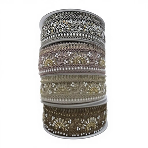 Bordure en dentelle brodée élégante et fantaisie, écologique, métallique (or/argent), à motif floral, pour la couture DIY et les accents de robe de mariée - Product Image 1