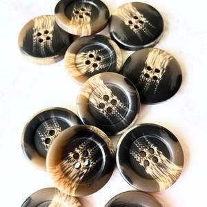 Boutons en corne de buffle noir de haute qualité avec nuance blanche naturelle Décoratifs uniques d'Inde - Product Image 3