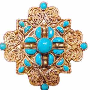 Pendentifs Ghau plaqués or tibétain sertis de pierres précieuses - Product Image 4