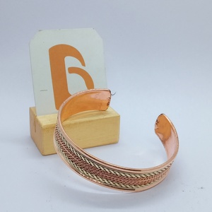 Brazalete de Aleación de Cobre Chapado en Oro Rosa, Estilo Vintage, con Imitación de Perlas, Diseño Trenzado Clásico, Joyería de Moda Unisex - Product Image 3