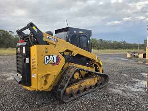 รถตักตีนตะขาบขนาดเล็ก CAT 299D3 ของ Caterpillar ที่ทนทาน พร้อมบุ้งกี๋หน้า ใช้พลังงานดีเซล และระบบตีนตะขาบที่แข็งแกร่ง เหมาะสำหรับงานก่อสร้าง - Product Image 1