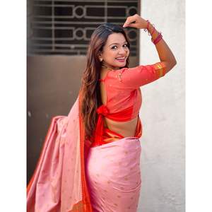 Sari en soie Paithani traditionnel Elite Weaves avec motifs tissés Zari et pallu paon Meenakari pour mariages indiens/pakistanais - Product Image 3