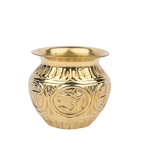 Vase kalash en laiton gravé de style antique, décoré de motifs sacrés, disponible à prix de gros. - Product Image 5