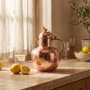 Carafe en cuivre pur de qualité supérieure, design indien populaire, écologique, classique, avec couvercle et poignée, logo personnalisé, prix bas - Product Image 1