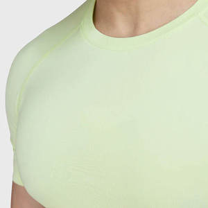 Concevez votre propre t-shirt de compression pour homme avec logo frontal - T-shirt anti-UV respirant et à séchage rapide en tissu polyester/nylon - Product Image 6