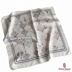 Écharpe carrée légère et douce pour femme, accessoire de mode, foulard imprimé personnalisé, fabricant textile OEM ODM, sur mesure Bali - Product Image 3